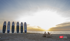 Một góc biển Regal Beach và hoạt động thể thao biển hấp dẫn.