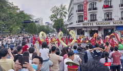 Du khách đến Huế trong dịp lễ 30/4-1/5