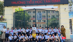 Ban tổ chức phát động chương trình tìm kiếm gương mặt “Đại sứ Xanh” tại trường Tiểu học Tân Định.