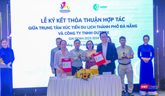Trung tâm Xúc tiến Du lịch Đà Nẵng và Outbox tại buổi ký kết hợp tác.