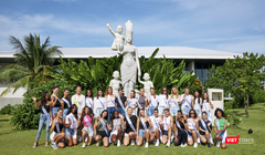 Thí sinh cuộc thi Hoa hậu Hoàn vũ Australia 2023 chụp ảnh lưu niệm tại khu nghỉ dưỡng Furama (Đà Nẵng)