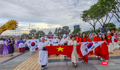 Chương trình biểu diễn nghệ thuật của các nghệ sĩ tại Lễ hội Việt Nam – Hàn Quốc thành phố Đà Nẵng năm 2024.