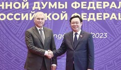 Chủ tịch Quốc hội Vương Đình Huệ và Chủ tịch Duma Quốc gia Quốc hội Liên bang Nga Vyacheslav Viktorovich Volodin tại phiên họp. (Ảnh: Doãn Tấn/TTXVN)