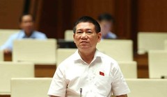 Bộ trưởng Bộ Tài chính Hồ Đức Phớc trả lời chất vấn. (Ảnh: An Đăng/TTXVN)