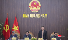 Ông Lê Trí Thanh - Chủ tịch UBND tỉnh Quảng Nam và các Phó Chủ tịch UBND tỉnh chủ trì họp báo về tình hình kinh tế - xã hội của tỉnh 