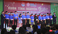 ĐH Đông Á tặng 300 vé xe và 2 chuyến xe Tết cho sinh viên khó khăn