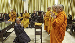 Đương sự Thích Nhuận Nghi nhận lỗi và sám hối trước Ban Thường trực Ban Trị sự GHPGVN tỉnh Đồng Nai (Ảnh: Ban TTTT GHPGVN tỉnh Đồng Nai)