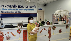 Sản phụ và bệnh nhi trước giờ xuất viện (ảnh BVCC)