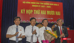 Ông Trần Nam Hưng (thứ hai từ phải sang) chức vụ Phó chủ tịch UBND tỉnh Quảng Nam.