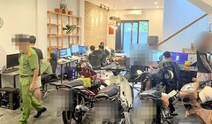 Lực lượng công an kiểm tra hiện trường vụ án (ảnh CACC)