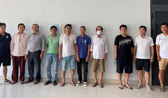 Các đối tượng trong đường dây cá độ bóng đá qua mạng (ảnh CATP)