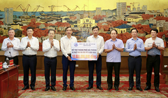 Thành ủy - HĐND - UBND - Ủy ban MTTQ Việt Nam TP Đà Nẵng hỗ trợ TP Hải Phòng 10 tỷ đồng khắc phục hậu quả cơn bão số 3. (Ảnh Thanh Nguyên)