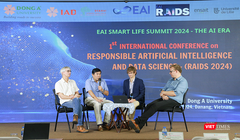 Các chuyên gia tham gia diễn đàn đối thoại trong khuôn khổ hội thảo quốc tế Cuộc sống thông minh EAI 2024 diễn ra tại Đà Nẵng.