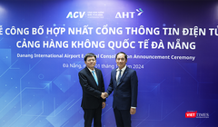 Lãnh đạo Cảng hàng không quốc tế Đà Nẵng và Công ty CP Đầu tư Khai thác Nhà ga quốc tế Đà Nẵng (AHT) tại lễ hợp nhất cổng thông tin điện tử.