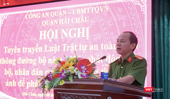 Thượng tá Trần Văn Tám, Trưởng Công an quận Hải Châu phát biểu tại hội nghị