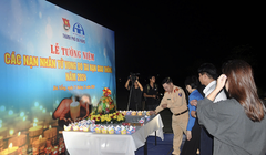 Chiều tối 17/11, Ban An toàn giao thông (ATGT) TP Đà Nẵng, Thành đoàn Đà Nẵng phối hợp tổ chức Lễ Tưởng niệm các nạn nhân tử vong do tai nạn giao thông tại Công viên Thanh Niên.