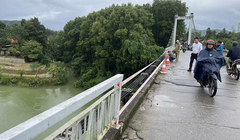 HIện trường vụ tai nạn giao thông trên cầu Bình Thành. Ảnh: Phát Đạt.