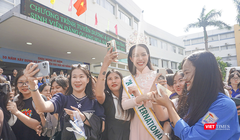 Hoa hậu Quốc tế Thanh Thủy giao lưu với ĐH Ngoại ngữ Đà Nẵng