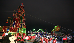 Lễ hội thắp sáng cây thông chào đón Giáng sinh và năm mới tại Đà Nẵng. Ảnh Xuân Mai.