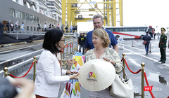 Sáng 1/1/2025, hơn 2.000 du khách quốc tế đến xông đất Đà Nẵng bằng đường tàu biển.