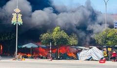 Hiện trường vụ cháy chợ An Lỗ (TP Huế) xảy ra chiều 18/4.