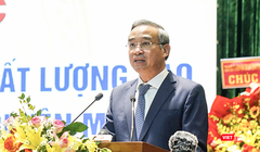 Chủ tịch UBND TP Đà Nẵng Lê Trung Chinh phát biểu tại Toạ đàm khoa học các nhiệm vụ, giải pháp phát triển nguồn nhân lực chất lượng cao đáp ứng yêu cầu phát triển của Đà Nẵng trong kỷ nguyên mới.