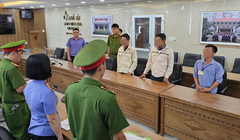 Cơ quan Công an và Viện KSND tống đạt quyết định khởi tố, bắt tạm giam 3 đối tượng chôn 162 tấn chất thải trong dự án nhà máy đốt rác Khánh Sơn.