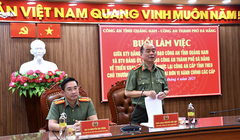 Thiếu tướng Nguyễn Hữu Hợp, Giám đốc Công an tỉnh Quảng Nam và Đại tá Nguyễn Đại Đồng, Phó Giám đốc phụ trách Công an TP Đà Nẵng chủ trì buổi làm việc. Ảnh: Công an Đà Nẵng.