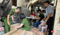 Lực lượng chức năng Đà Nẵng kiểm tra, xử lý cơ sở kinh doanh hàng giả, hàng kém chất lượng.