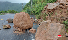 Do ảnh hưởng của bão số 1, mưa lớn kéo dài đã gây sạt lở tại nhiều điểm trên tuyến đường Hoàng Sa, đoạn dẫn lên bán đảo Sơn Trà (phường Thọ Quang, quận Sơn Trà, TP Đà Nẵng).