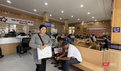 Người dân ra về sau khi được đáp ứng dịch vụ công tại phường An Hải (Đà Nẵng).