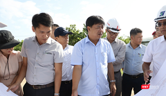 Ông Lương Nguyễn Minh Triết, Chủ tịch UBND TP Đà Nẵng trong chuyến kiểm tra dự án đường vành đai phía Bắc tỉnh Quảng Nam (cũ) và cầu Quảng Đà.