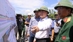 Thứ trưởng Bộ Xây dựng Nguyễn Việt Hùng, Phó trưởng Đoàn kiểm tra số 1 theo quyết định của Thủ tướng Chính phủ tại chuyến kiểm tra thực địa, làm việc với các đơn vị liên quan về tiến độ dự án cao tốc Hòa Liên – Túy Loan (TP Đà Nẵng).