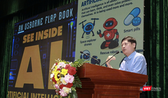 PGS.TS Tưởng Duy Hải, Đại học Sư phạm Hà Nội trình bày các nội dung ứng dụng AI trong giáo dục và chương trình giáo dục STEM cho giáo viên các cấp học tại chương trình tập huấn.