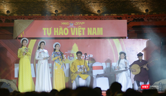 Tối 25/8, tại Nghinh Lương Đình, thành phố Huế, Trung ương Đoàn Thanh niên Cộng sản Hồ Chí Minh tổ chức chương trình Chuyến xe Tự hào Việt Nam.