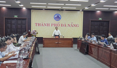 Phó Chủ tịch UBND TP Đà Nẵng Trần Nam Hưng chủ trì cuộc họp khẩn về công tác ứng phó bão số 10 (bão Bualoi), kết nối trực tuyến đến tất cả xã, phường và đặc khu.