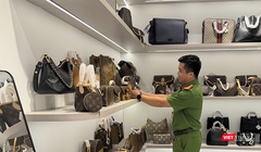 Công an kiểm tra shop thời trang trên địa bàn thành phố Đà Nẵng.