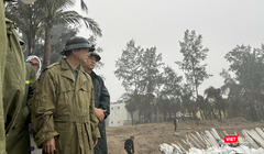 Ngày 29/10, Phó Thủ tướng Chính phủ Trần Hồng Hà đã đi thị sát tình trạng sạt lở tại bãi biển Của Đại, TP Đà Nẵng.