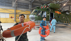 Sư đoàn Không quân 372 sẵn sàng lực lượng, phương tiện bay và triển khai phương án vận tải phao cứu sinh bằng trực thăng đến các vùng ngập sâu, chia cắt của Gia Lai và Đắk Lắk.