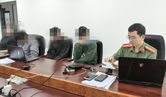 Cơ quan Công an Đà Nẵng lấy lời khai các đối tượng. Ảnh CADN