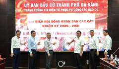 Đà Nẵng chính thức đưa Trang tin điện tử của Ủy ban bầu cử thành phố vào vận hành. Ảnh Mai Chi.