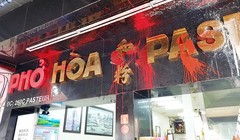 Quán phở Hòa nằm ở đường Pasteur, quận 3, TP.HCM. 