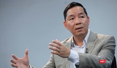 Tiến sĩ Vũ Thành Tự Anh, Giám đốc Trường Chính sách Công và Quản lý Fulbright thuyết trình về hy sinh kinh tế để chống Covid-19