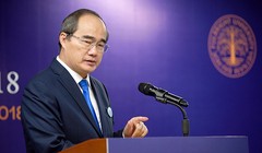 "Một ngày sau, cha tôi nói: Được rồi, con hãy đến Mỹ và cho cha biết con học được những gì", ông Nguyễn Thiện Nhân kể lại. (Ảnh: Lê Anh Tuấn)