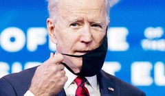 Vào ngày đầu tiên nhậm chức, ông đã hứa sẽ triển khai tiêm được 100 triệu liều vắc-xin trong 100 ngày. Ảnh: Reuters