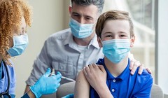 Các nước đang ra sức đẩy mạnh chiến dịch tiêm chủng để có thể kiểm soát đại dịch Covid-19. Ảnh: Reuters