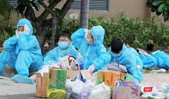 Dù đã trải qua hơn 100 ngày giãn cách nhưng TP.HCM vẫn phát hiện hàng ngàn ca nhiễm mới mỗi ngày. Ảnh chụp tại khu cách ly bệnh viện dã chiến ở TP.Thủ Đức. Ảnh: GVT.