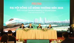 Đoàn chủ tịch điều hành đại hội. Ảnh: HT