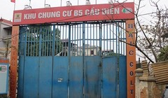 Sau gần 4 năm tiến hành huy động vốn từ khách hàng, đằng sau tấm biển này, dự án B5 Cầu Diễn vẫn chỉ là một bãi đất hoang.