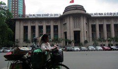 Bên ngoài trụ sở Ngân hàng Nhà nước.